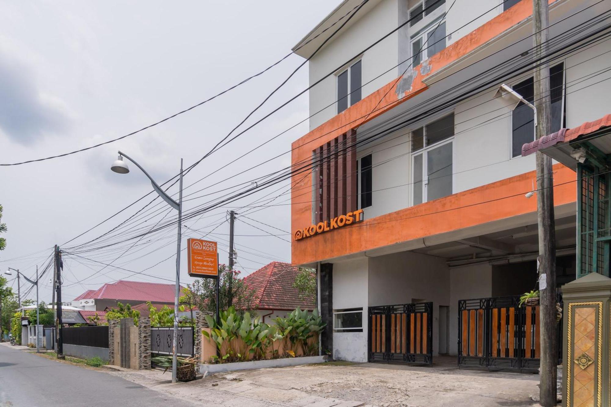 Отель Koolkost Near State Museum Of North Sumatera Медан Экстерьер фото